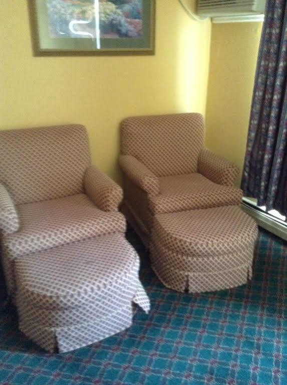 Clinton Timber Motel מראה חיצוני תמונה